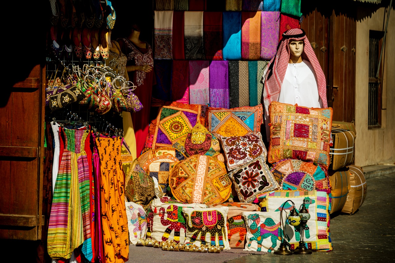 Textile Souk Dubai: Traditional Fabrics, Shops & Travel Tips